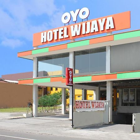 โอโย 586 โฮเต็ล วิชายา Hotel Kalasan ภายนอก รูปภาพ