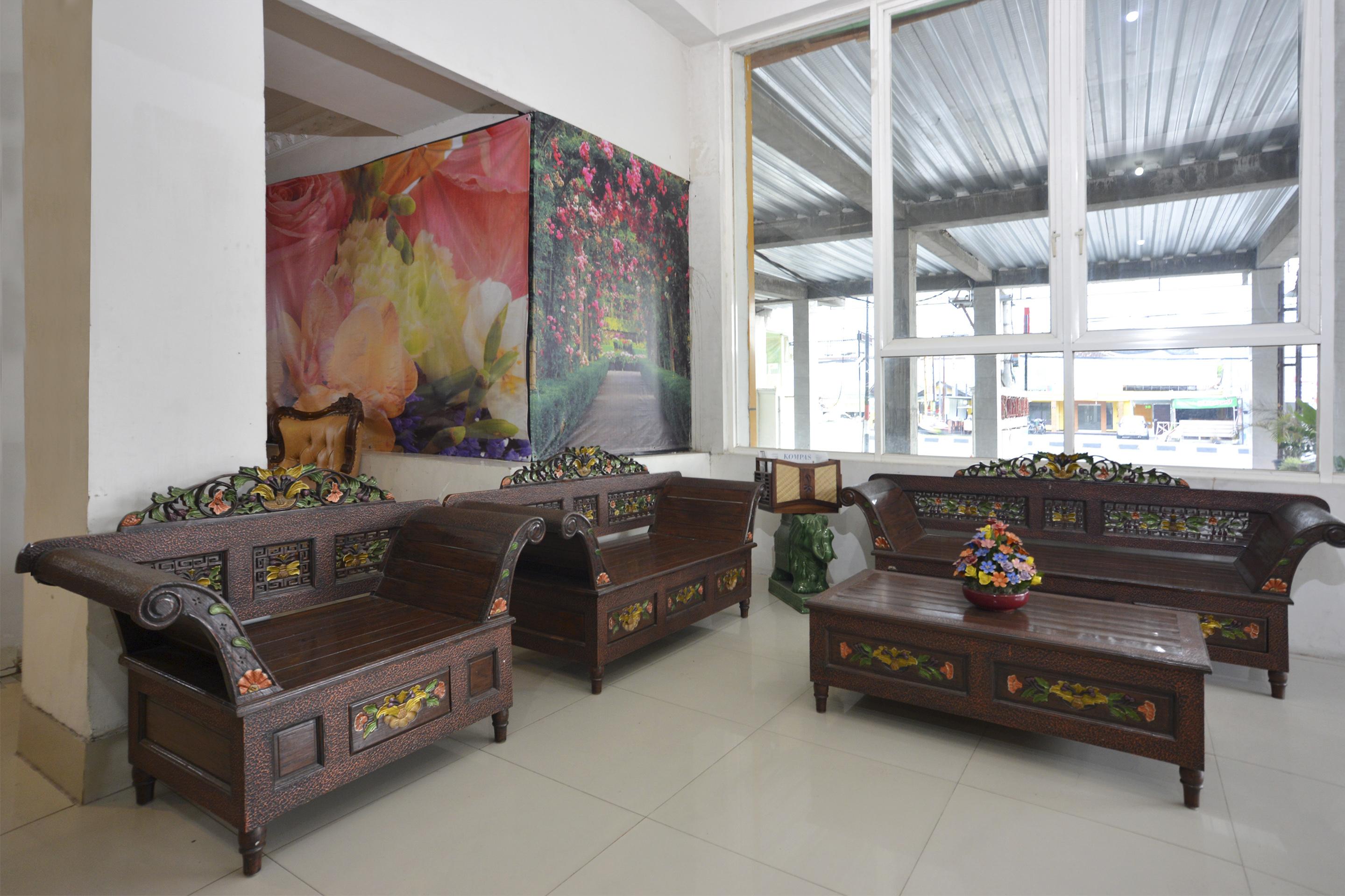 โอโย 586 โฮเต็ล วิชายา Hotel Kalasan ภายนอก รูปภาพ