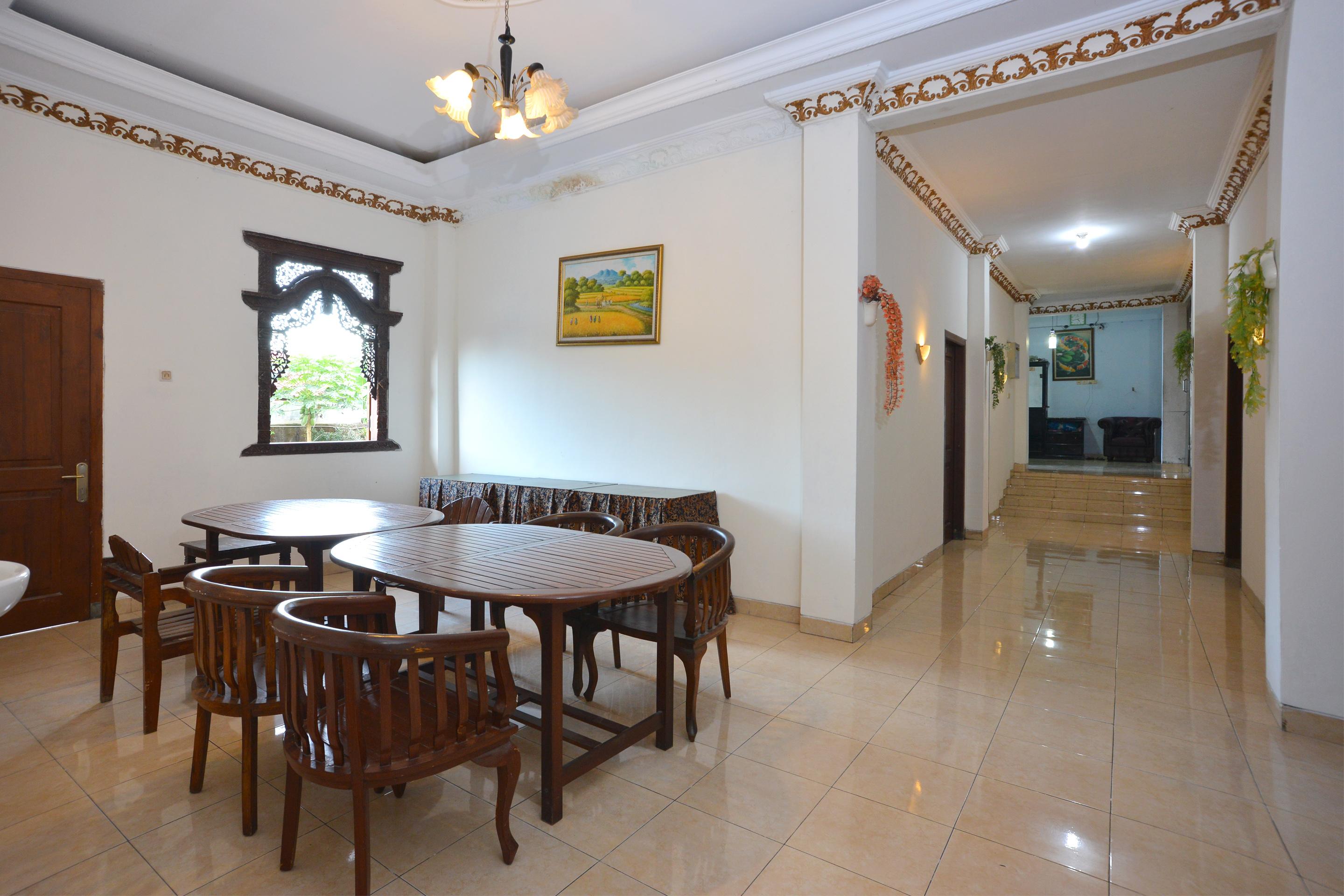 โอโย 586 โฮเต็ล วิชายา Hotel Kalasan ภายนอก รูปภาพ