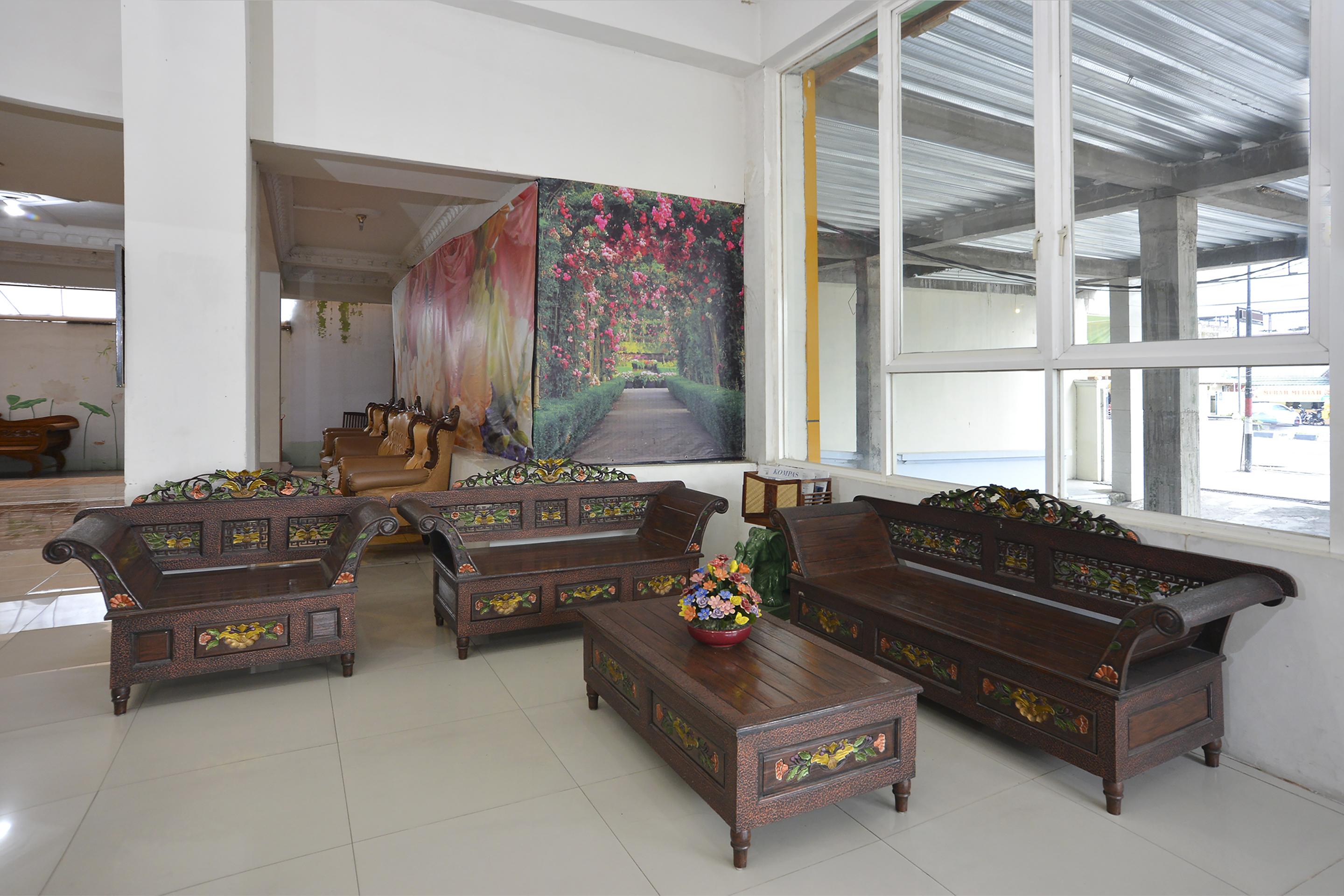 โอโย 586 โฮเต็ล วิชายา Hotel Kalasan ภายนอก รูปภาพ